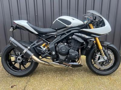 TRIUMPH SPEED TRIPLE 1200 RR