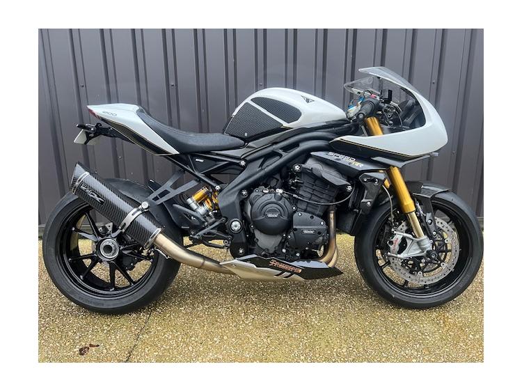 TRIUMPH SPEED TRIPLE 1200 RR