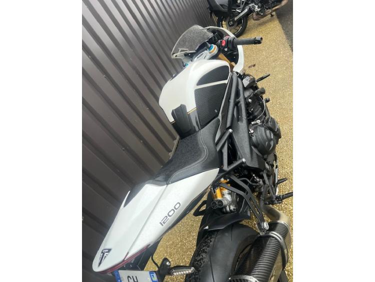 TRIUMPH SPEED TRIPLE 1200 RR