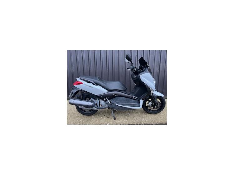 YAMAHA XMAX 125