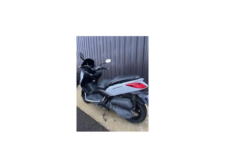 YAMAHA XMAX 125