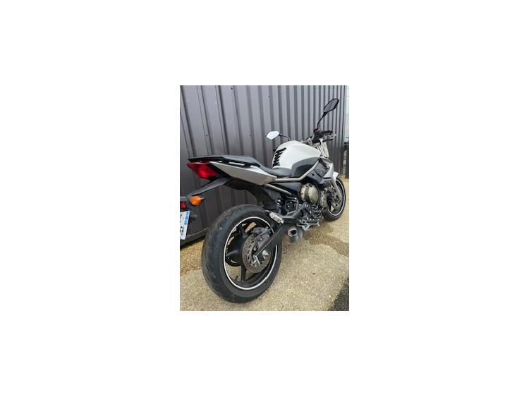 YAMAHA XJ6-N